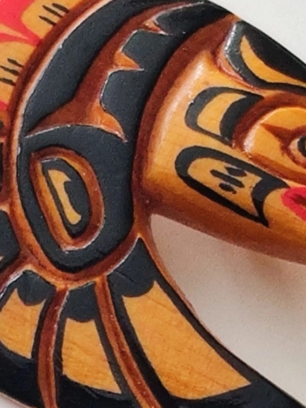 Vintage Canadian Indigenous Art Brooch Hand-carved Cedar ca. 1989.... - Picture 6 of 12